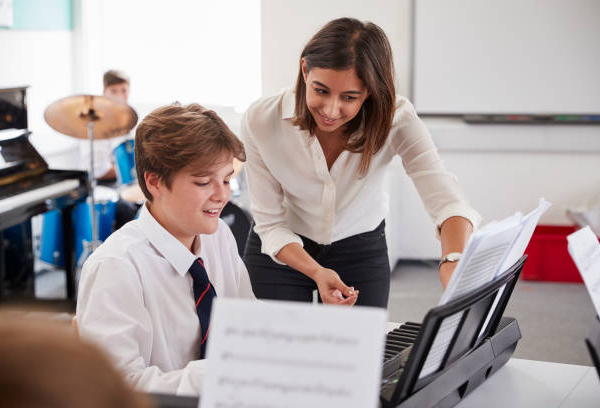 Why Online GCSE Computing Tutors Are the Best Way to Learn Coding at Home