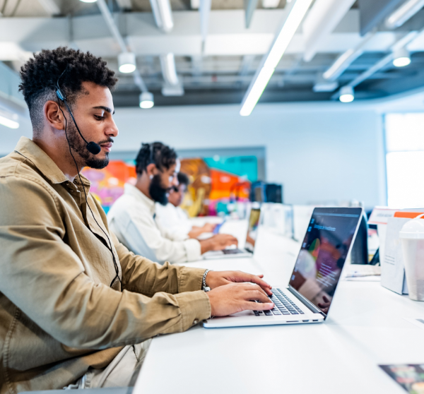 How Help Desk Software Improves Workplace Efficiency